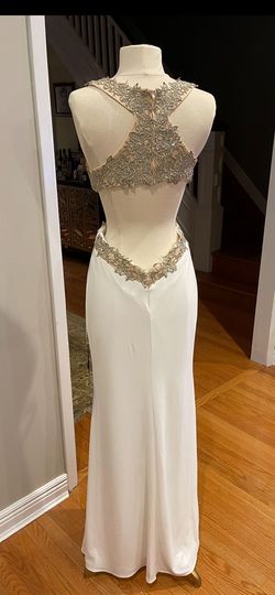 La Femme White Size 4 50 Off Prom Engagement Straight Dress on Queenly