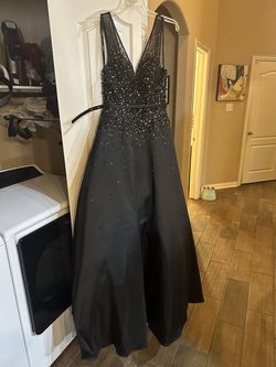 Tony Bowls Black Tie Size 6 Floor Length Sequin Ball gown on Queenly