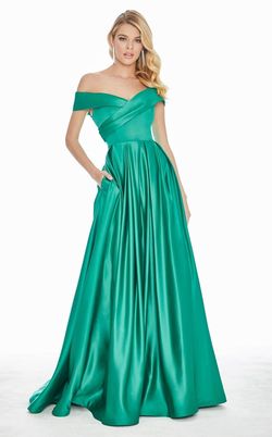 Style 1343 Ashley Lauren Green Size 6 A-line Dress on Queenly