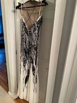 FAVIANA Multicolor Size 2 Gray Medium Height Floor Length Black Tie Prom Straight Dress on Queenly