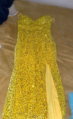 Yellow Size 10 Train Dress on Queenly