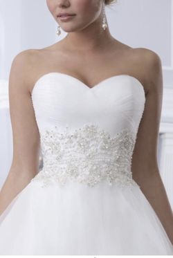 Style 6603 Lillian West White Size 22 Tulle Sweetheart Floor Length Cotillion Ball gown on Queenly