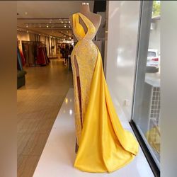 Minna Yellow Size 4 Prom Side slit Dress on Queenly