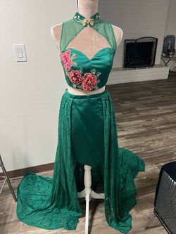 Style -1 Green Size 4 Cocktail Dress on Queenly