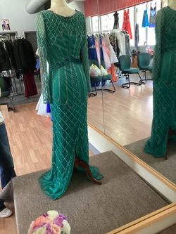 Karishmacreations Green Size 6 Pageant Straight Dress on Queenly