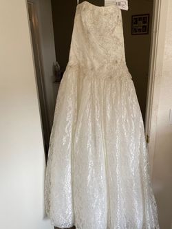 David's Bridal White Size 8 Floor Length Train Dress on Queenly