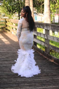 Amekana White Size 8 Floor Length Mermaid Dress on Queenly
