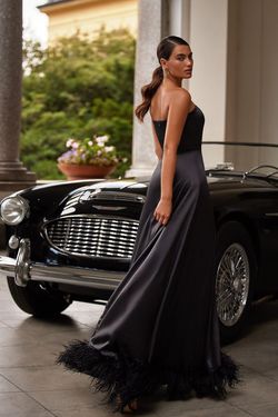 Style Scarlett Alamour The Label Black Size 12 Silk Scarlett Straight Dress on Queenly