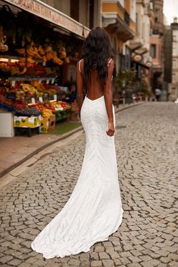 Style Sabrina Alamour The Label White Size 0 V Neck Floor Length Tall Height Sequined Mermaid Dress on Queenly