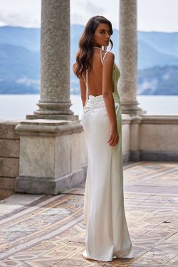 Style Elizabeth Alamour The Label White Size 12 Satin Elizabeth Side slit Dress on Queenly