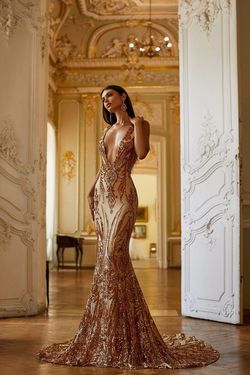 Style Maurita Alamour The Label Gold Size 12 Plunge Backless Floor Length Mermaid Dress on Queenly