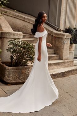 Style Crystal Alamour The Label White Size 0 Tall Height Mini Crystal Floor Length Straight Dress on Queenly