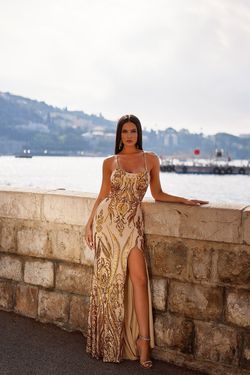 Style Zerlina Alamour The Label Gold Size 0 Euphoria Side slit Dress on Queenly
