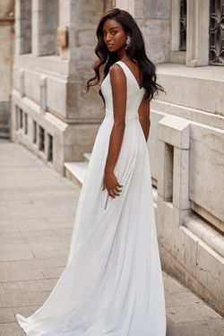 Style Keri Alamour The Label White Size 0 Keri V Neck A-line Side slit Dress on Queenly