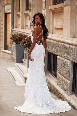 Style Zerlina Alamour The Label White Size 0 Pattern Floor Length Tall Height Sequined Side slit Dress on Queenly