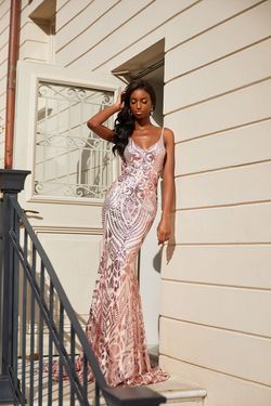 Style Mariana Alamour The Label Pink Size 0 V Neck Pattern Sequined Mermaid Dress on Queenly