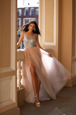 Style Kaylie Alamour The Label Silver Size 20 Tulle Floor Length A-line Side slit Dress on Queenly