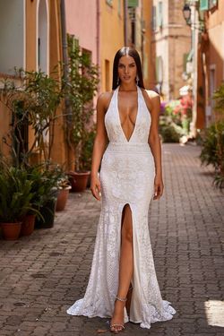 Style Pranvera Alamour The Label White Size 4 Tall Height Prom Side slit Dress on Queenly