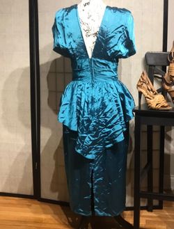 Beginnings Blue Size 0 Satin Vintage Plunge Cocktail Dress on Queenly