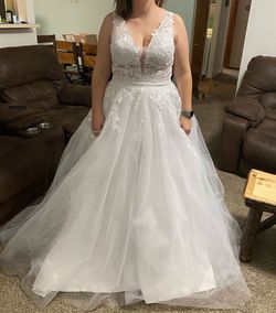 White Size 14 Ball gown on Queenly