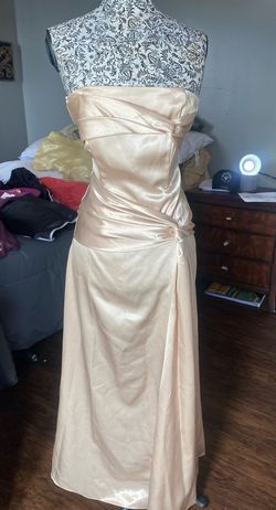 Nude Size 0 Straight Dress on Queenly