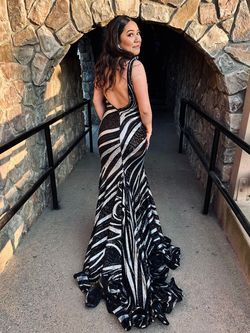 Jovani Black Size 4 Floor Length Mermaid Dress on Queenly
