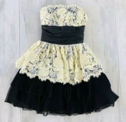 Betsey Johnson Evening Black Size 8 Ivory Free Shipping Short Height Cocktail Dress on Queenly