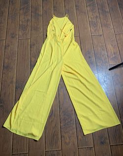 forever 21 Yellow Size 8 Floor Length Euphoria Jumpsuit Dress on Queenly