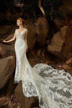 Style CW2303 Classic Cocomelody White Size 10 Embroidery Plunge Lace Wedding Sheer Mermaid Dress on Queenly