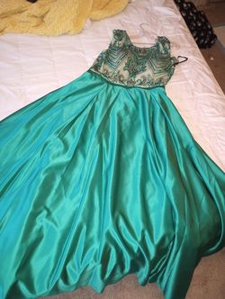 Lucci Lu Green Size 12 Emerald Sorority Formal Floor Length Prom A-line Dress on Queenly