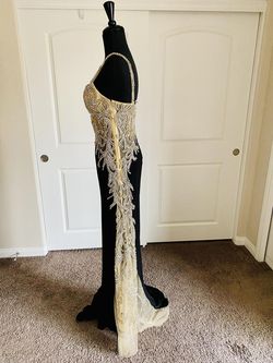 Style -1 Mac Duggal Black Tie Size 4 Pattern Floor Length Embroidery Side slit Dress on Queenly