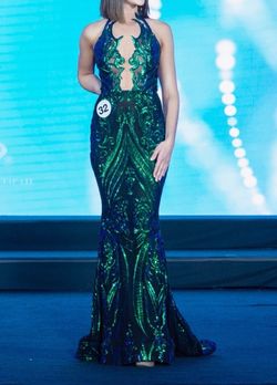 Fernando Wong Green Size 2 Jewelled Halter Floor Length Mermaid Dress on Queenly