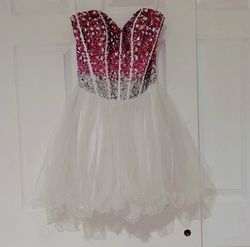 Style -1 White Size 2 Ball gown on Queenly