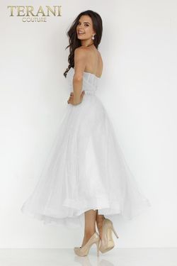 Style 231P0534 Terani Couture White Size 6 Floor Length Ball gown on Queenly