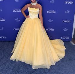 Style -1 Sherri Hill Yellow Size 4 Floor Length Jewelled Quinceanera Ball gown on Queenly