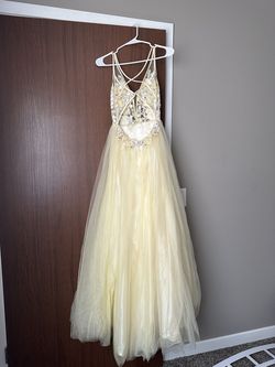 Style -1 Dave and Johnny Yellow Size 4 Floor Length Ball gown on Queenly