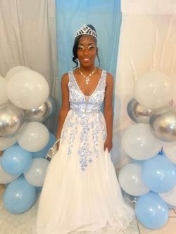 Style -1 White Size 0 Ball gown on Queenly