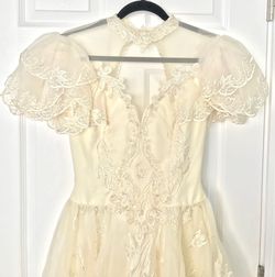 Style -1 Nude Size 4 Train Dress on Queenly