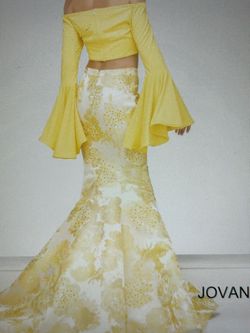 Style -1 Jovani Yellow Size 4 Mermaid Dress on Queenly