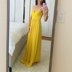 Style -1 BCBG Yellow Size 0 Plunge Wedding Guest Straight Dress on Queenly