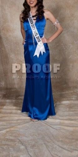 Style -1 Blue Size 0 Straight Dress on Queenly