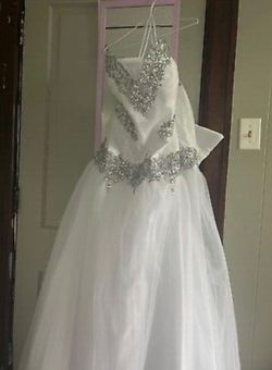 Style -1 White Size 24 Ball gown on Queenly