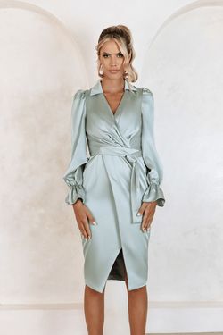 Style ELISE Lavish Alice Green Size 2 Elise Satin Shiny Cocktail Dress on Queenly