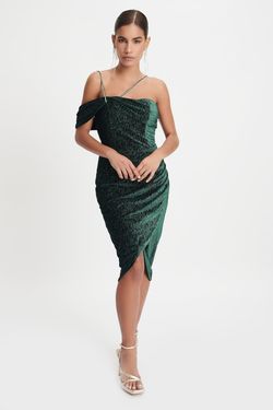 Style LEILA Lavish Alice Green Size 2 Emerald Velvet Leila Cocktail Dress on Queenly