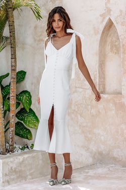 Style KAMILA Lavish Alice White Size 14 Plus Size Tall Height Bachelorette Cocktail Dress on Queenly
