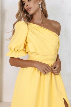 Style STASSI Lavish Alice Yellow Size 4 One Shoulder Cocktail Dress on Queenly