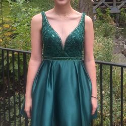 Aspeed Green Size 8 Plunge Homecoming Cocktail Dress on Queenly