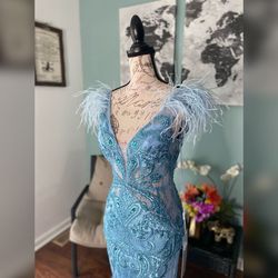 Style 1986 Portia and Scarlett Blue Size 4 Plunge Mermaid Dress on Queenly