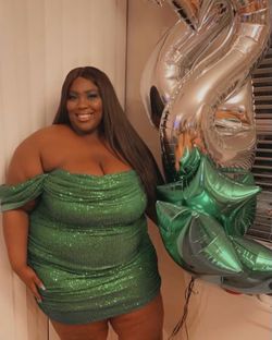 Pretty Little Thing Green Size 26 Gala Plus Size Prom Cocktail Dress on Queenly