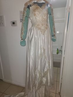 Calvin Klein White Size 4 Floor Length Prom Train Dress on Queenly